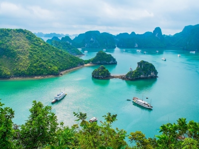 Scenic-view-of-islands-in-Halong-Bay